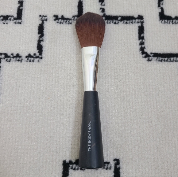 ⭐️40% Off⭐️ The Body Shop Brush Set - Picture 3 of 13
